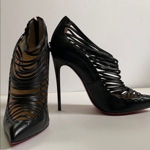 Christian Louboutin pointed toe heels 👠